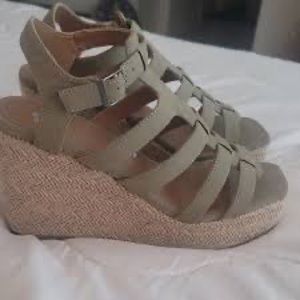 REPORT OLIVE WEDGE SANDALS SIZE 8 1/2